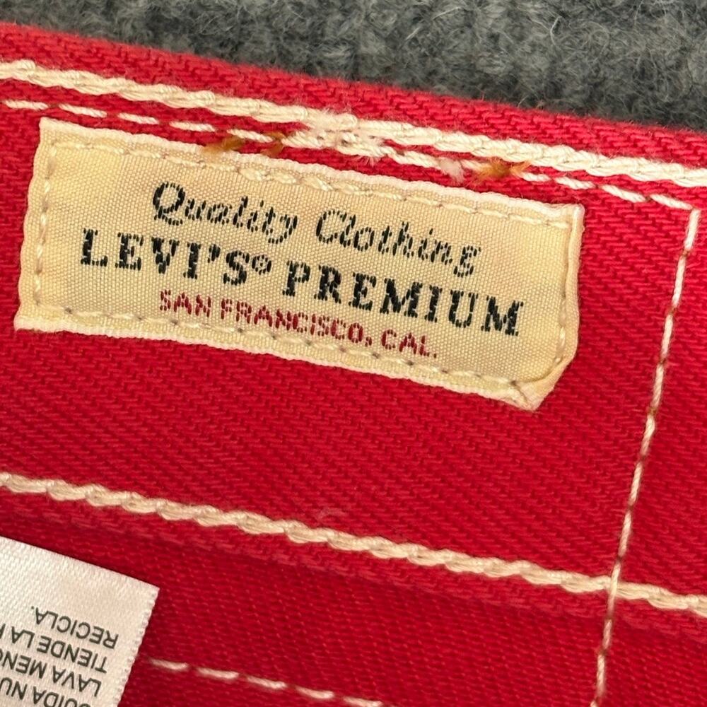 Levi’s Premium 80s Mom Shorts Size 26 Red Button Fly High Rise 4" Inseam - Picture 2 of 10